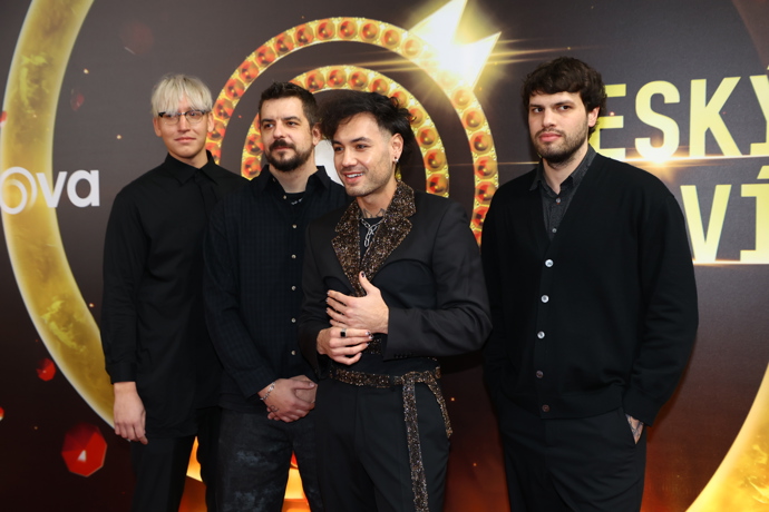 Zpěvák Renne Dang dorazil na Slavíky po boku svých muzikatů.