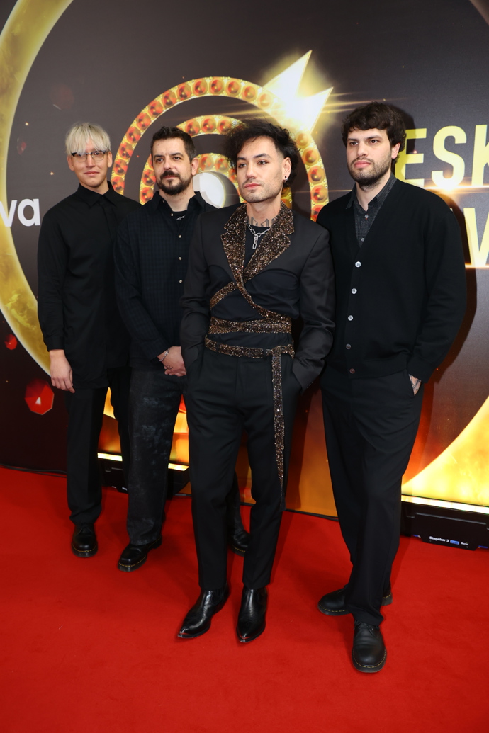 Zpěvák Renne Dang dorazil na Slavíky po boku svých muzikatů.