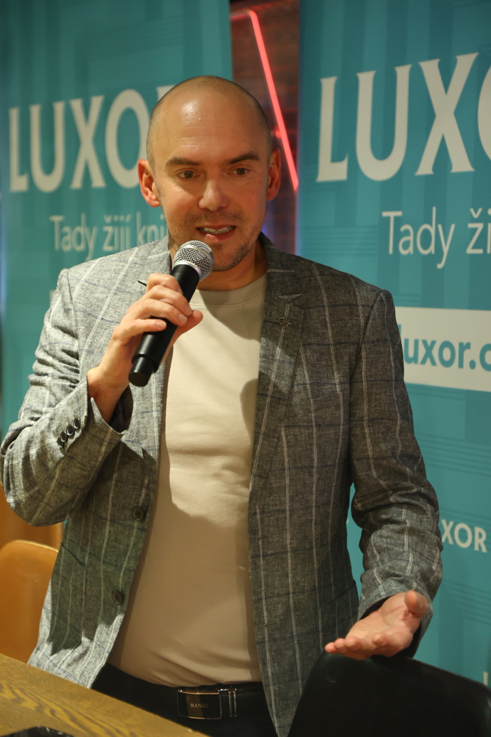 Láďa Hruška vydal novou knihu.