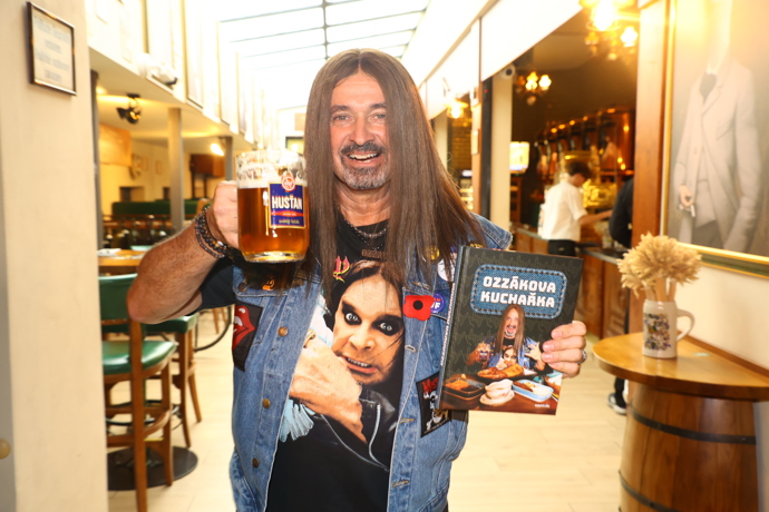 Martin Dejdar pokřtil Ozzákovu kuchařku.