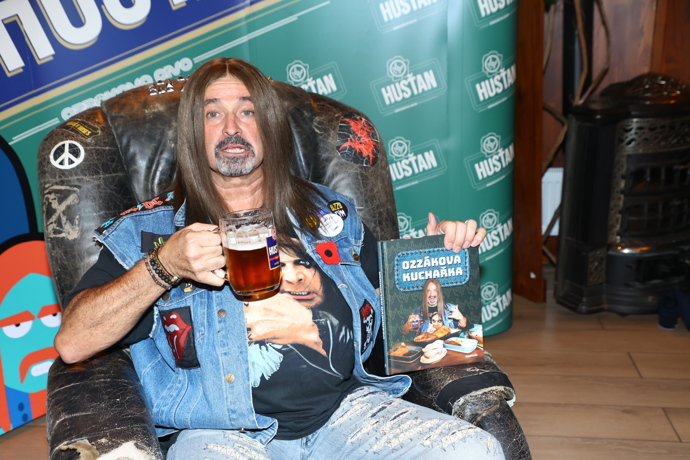 Na křtu nechybělo ani ikonické křeslo.