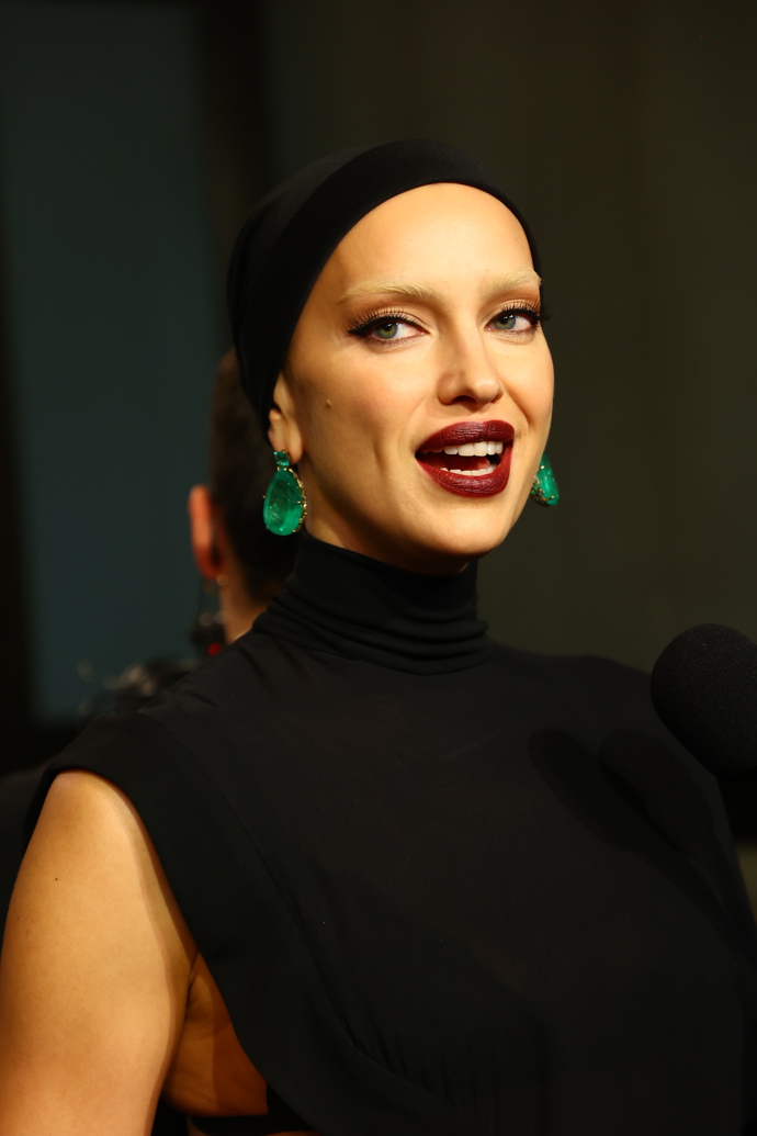 Svůdná Irina Shayk na odhalení nového kalendáře Pirelli.