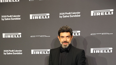 FOTO: Pierfrancesco Favino na odhalení kalendáře Pirelli.