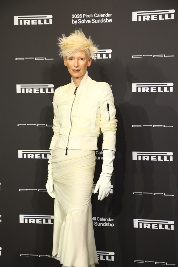 Tilda Swinton na odhalení kalendáře Pirelli.