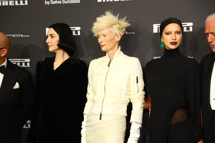 Tilda Swinton na odhalení nového kalendáře Pirelli.