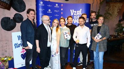 FOTO: Sára Milfajtová vystoupila na křtu knihy Vzal sis Slovenku.