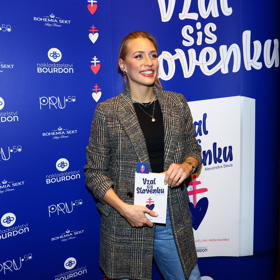 Sára Milfajtová je krásná žena.