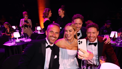 FOTO: Manželé Hejdovi si udělali selfie s Bachelory.