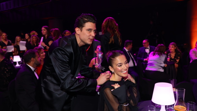 FOTO: Sebastian pomáhal Andree se šatama.