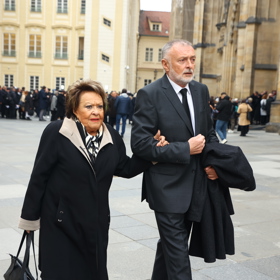 Herečka Jiřina Bohdalová.
