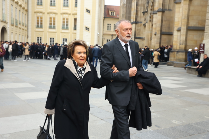 Herečka Jiřina Bohdalová.
