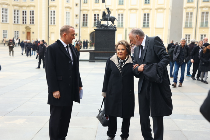 Česko se loučí s kardinálem Dominikem Dukou.