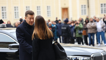 FOTO: Tomio Okamura dorazil na pohřeb Dominika Duky.