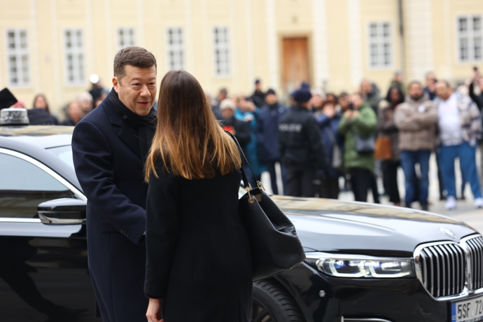 Tomio Okamura dorazil na pohřeb Dominika Duky.