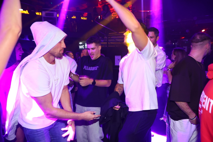 Honzi a Dany to rozjeli na parketu. 