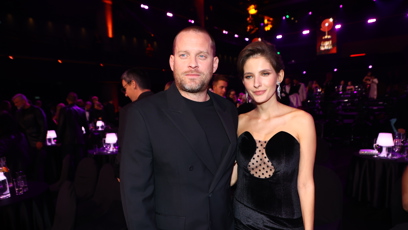 FOTO: Jakub Prachař po boku krásné partnerky Sary Sandevy.