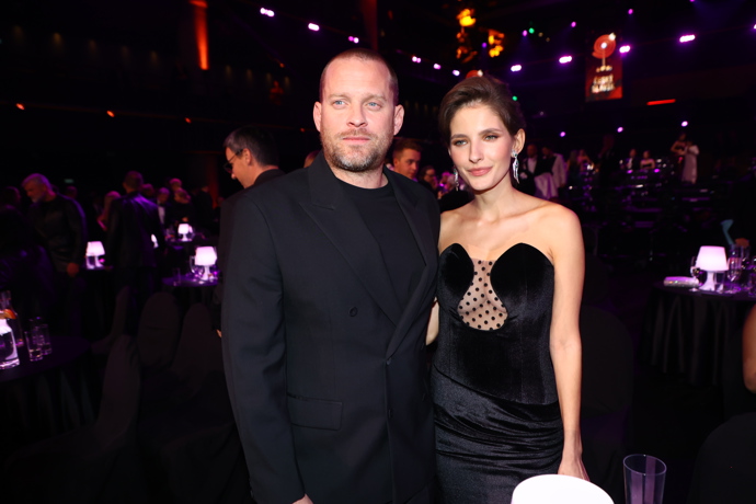 Jakub Prachař po boku krásné partnerky Sary Sandevy.