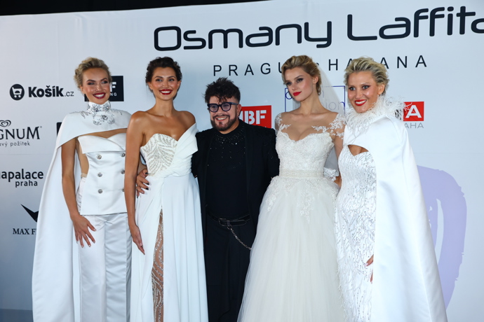 Michaela Tomanová na přehlídce Osmanyho Laffity. 