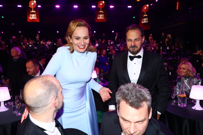 Monika Absolonová zašla na panáka za Vojtou Dykem.