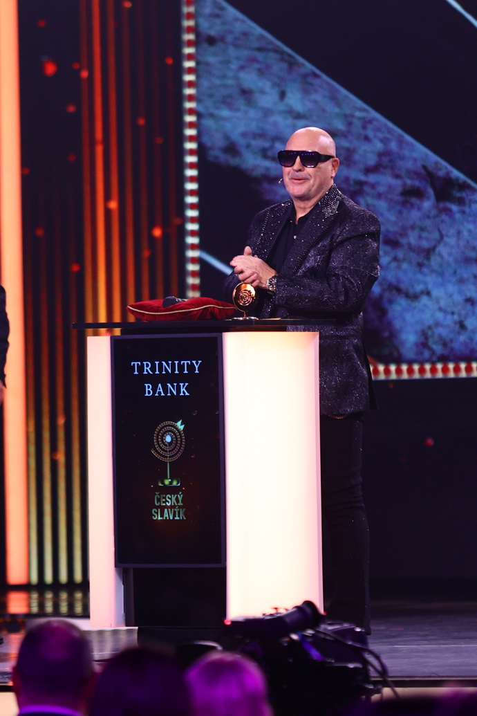 Michal David předával cenu objevu roku.