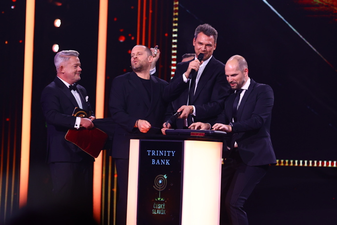 Vojta Dyk vystoupil před publikem s Jakubem Prachařem a Janem Maxiánem.