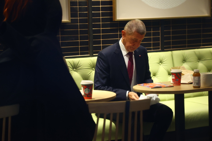 Andrej Babiš a marketingová expertka hnutí ANO Aneta Zicklerová na Národní třídě.