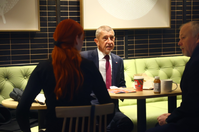 Andrej Babiš a marketingová expertka hnutí ANO Aneta Zicklerová na Národní třídě.