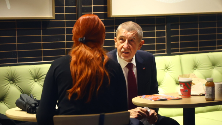 Andrej Babiš a marketingová expertka hnutí ANO Aneta Zicklerová na Národní třídě.