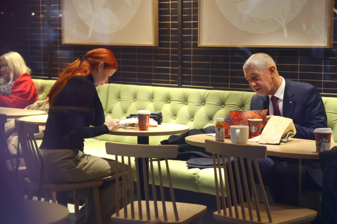 Andrej Babiš a marketingová expertka hnutí ANO Aneta Zicklerová na Národní třídě.