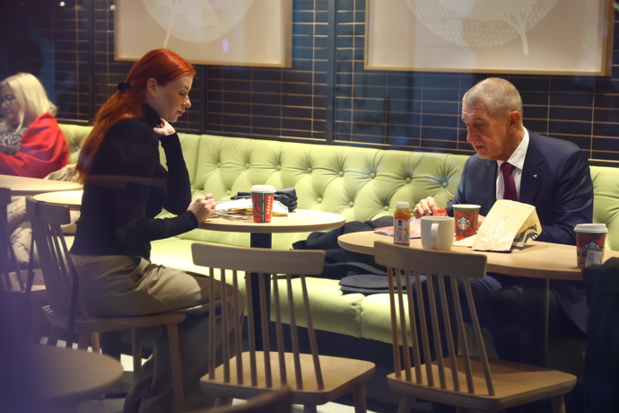 Andrej Babiš a marketingová expertka hnutí ANO Aneta Zicklerová na Národní třídě.