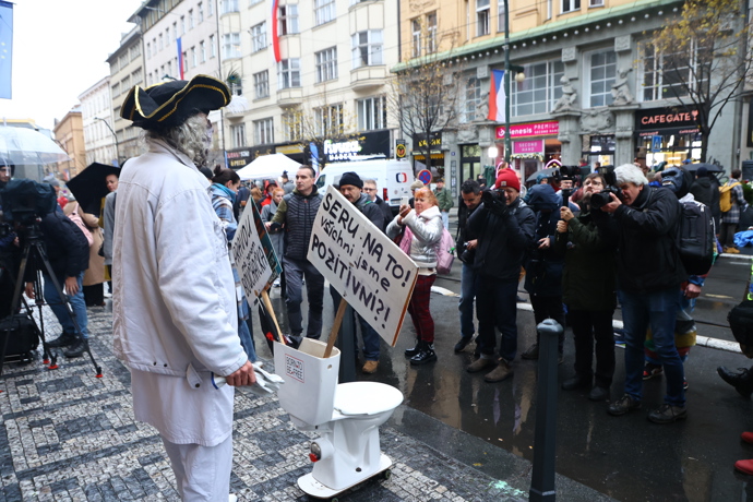 Dění na Národní třídě.