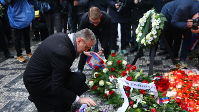 FOTO: Položení věnců a květin na Národní třídě.