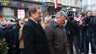 FOTO: Položení věnců a květin na Národní třídě.