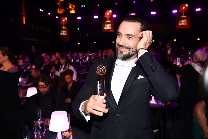 Václav Noid Bárta s cenou.