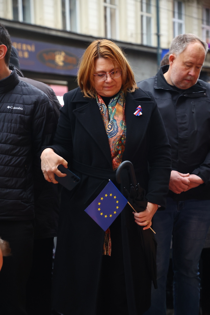 Politici na Národní třídě při příležitosti Dne boje za svobodu a demokracii.