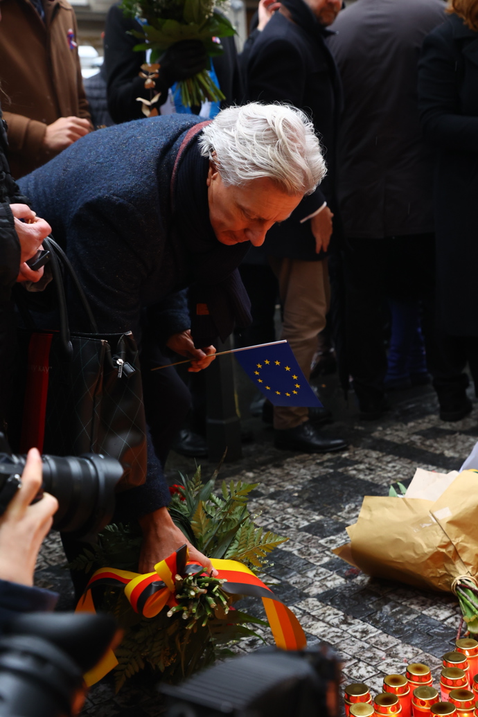 Politici na Národní třídě při příležitosti Dne boje za svobodu a demokracii.