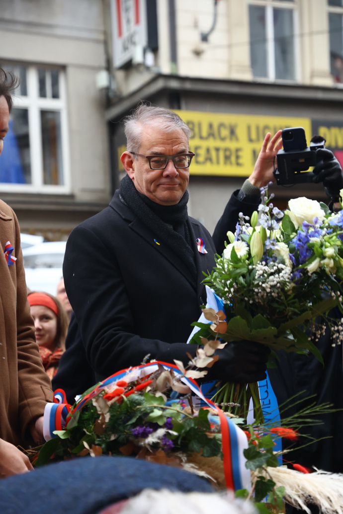 Politici na Národní třídě při příležitosti Dne boje za svobodu a demokracii.