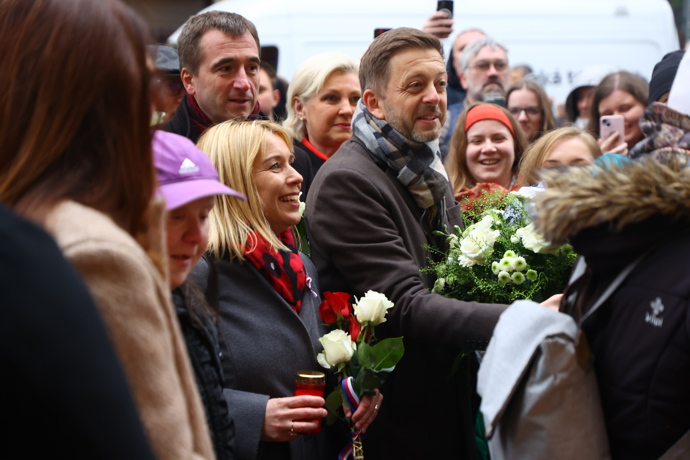 Politici na Národní třídě při příležitosti Dne boje za svobodu a demokracii.