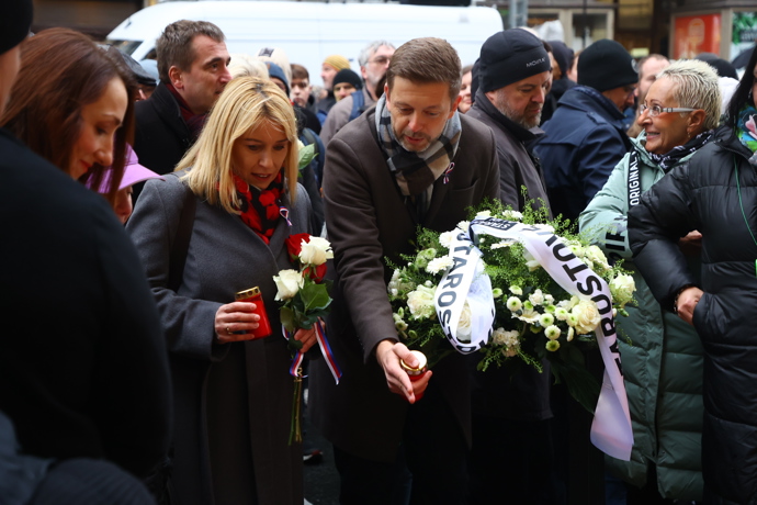 Politici na Národní třídě při příležitosti Dne boje za svobodu a demokracii.