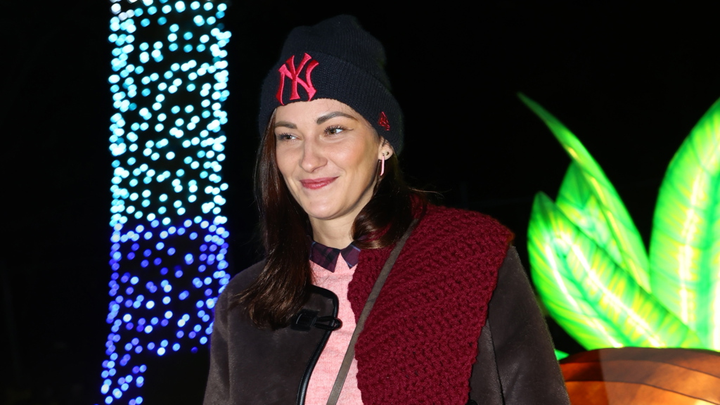 Bára Jánová dorazila s neznámým mužem.