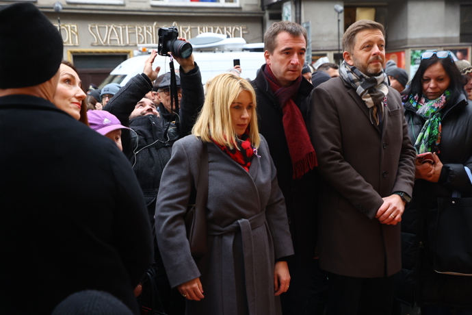 Politici na Národní třídě při příležitosti Dne boje za svobodu a demokracii.