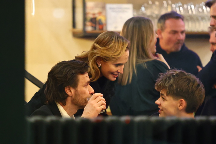 Monika se bavila se synem Mareše.