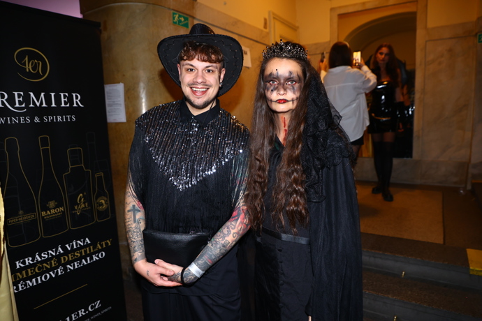 Lucas s kamarádkou. 