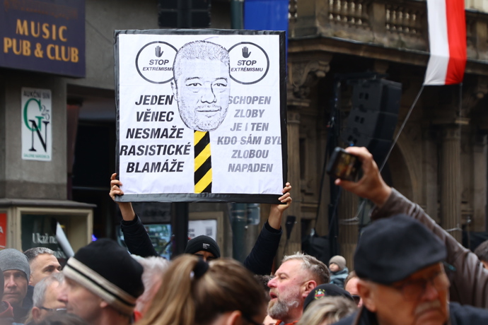 Veřejnost na Národní třídě během oslav 17. listopadu.