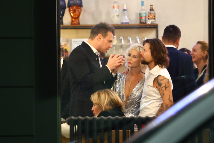 Vojta Dyk na afterparty. 