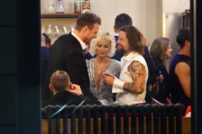 Vojta Dyk se bavil s přáteli. 