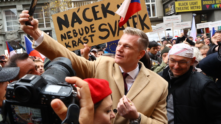 Filip Turek byl na Národní třídě v obležení davu.