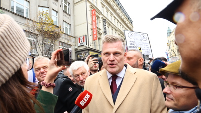 FOTO: Filip Turek byl na Národní třídě v obležení davu.