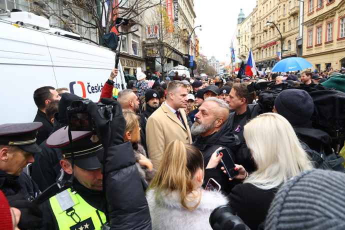 Filip Turek byl na Národní třídě v obležení davu.