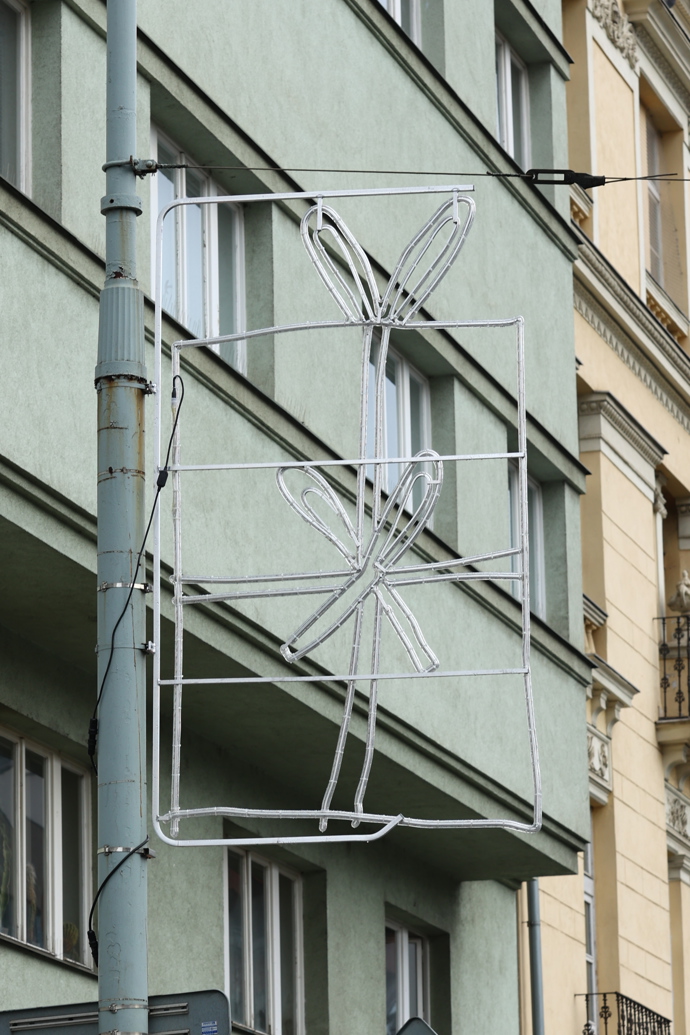 Vánoční světla v Praze 3 navrhly děti z tamních mateřských škol.